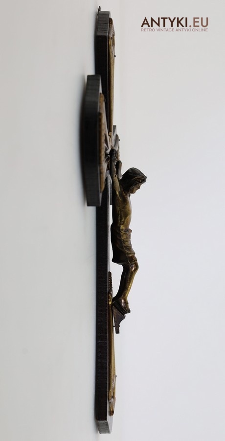 stylowy krucyfiks vintage z epoki