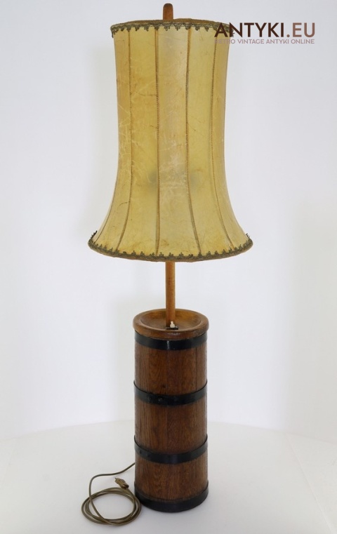 Antyczna lampa rustykalna z maselnicy drewnianej