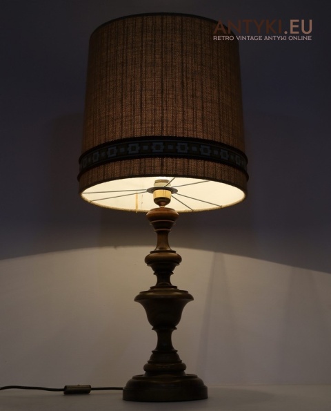 rustykalna lampa na stolik