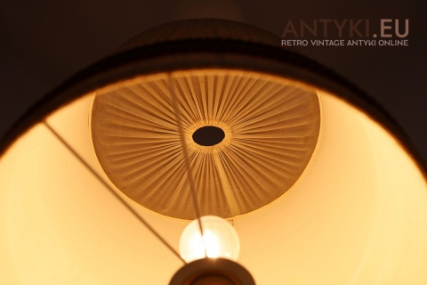 stara lampa z abażurem cylindrycznym