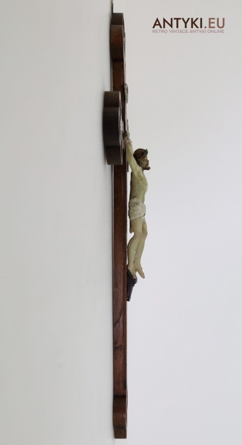 ręcznie wykonany krzyż z drewna