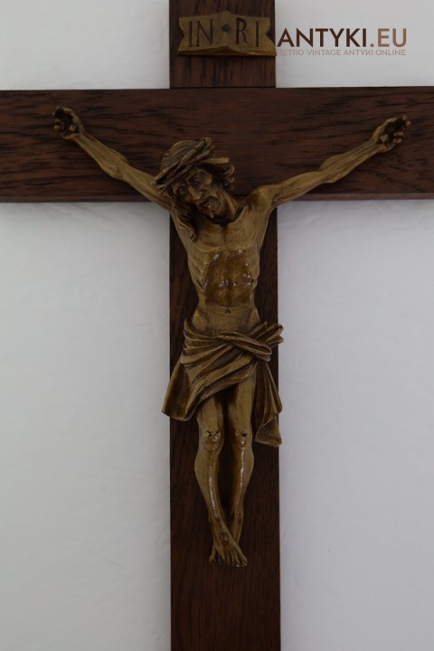 krzyż ręcznie rzeźbiony z pierwszej połowy xx wieku
