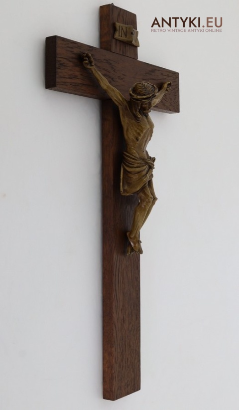 unikatowy krzyż drewniany do wnętrz klasycznych