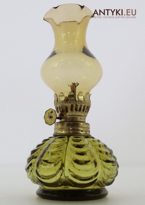 mała lampka naftowa retro