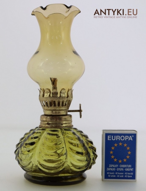 malutka lampka naftowa ozdobna