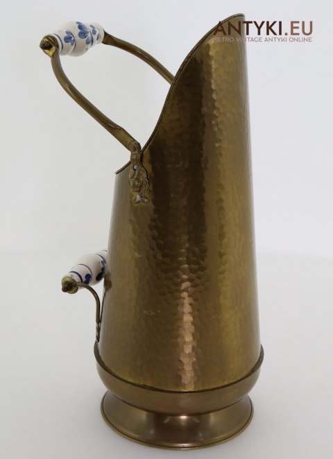 stylowy dzban rustykalny z ceramiką