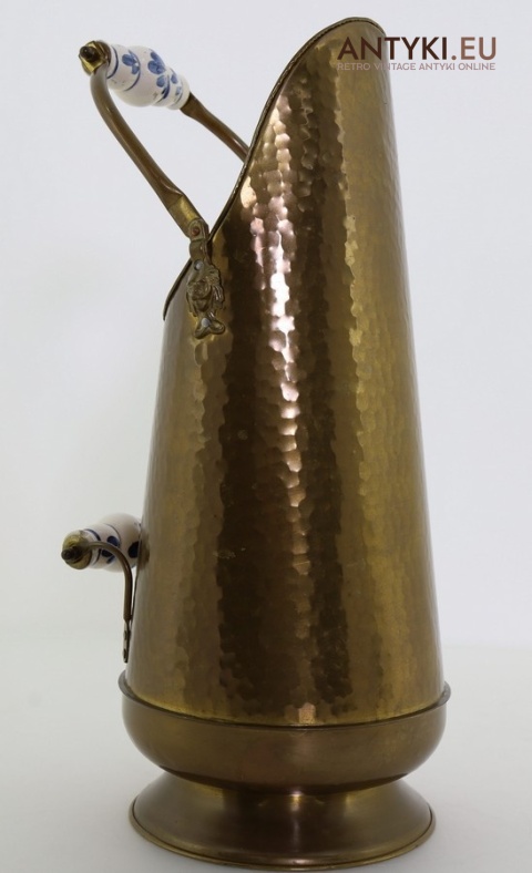 elegancki dzban vintage na laski