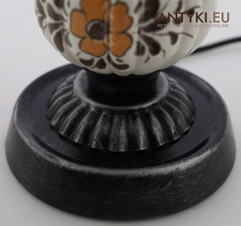 lampka stołowa vintage z motywem kwiatowym