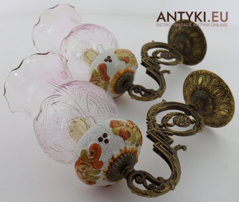 antyczne kinkiety z mosiądzu i różowego szkła