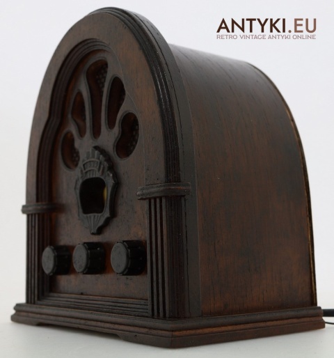 Retro radio stylizowane na antyk – dekoracyjna atrapa vintage