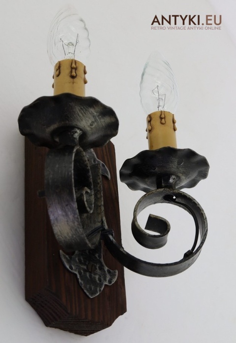 klimatyczny kinkiet z drewna i metalu vintage