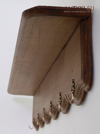 Subtelny rustykalny wieszak drewniany – oryginalny i solidny do łazienki, kuchni lub na korytarz