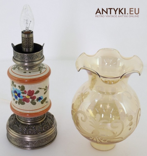 antyczna lampa stołowa z kwiatowym wzorem