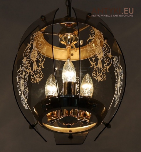 lampa sufitowa z trzema punktami świetlnymi