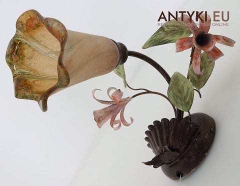 florystyczny kinkiet z kloszem w kształcie kwiatu