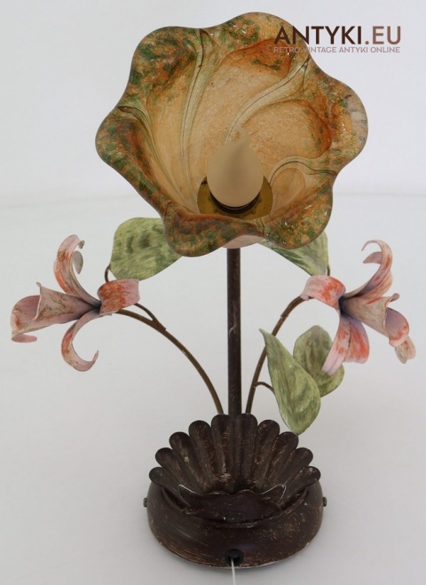 antyczny kinkiet z motywem roślinnym