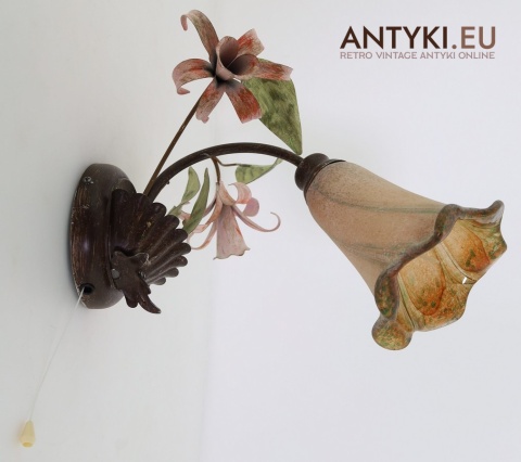 rustykalny kinkiet z motywem roślinnym