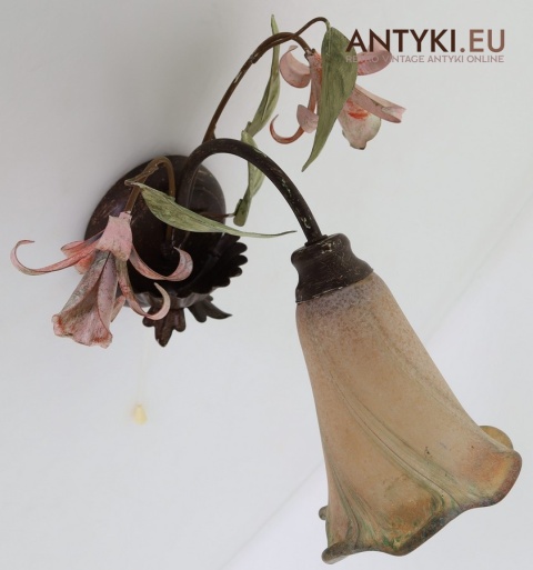 kinkiet w kształcie kwiatka