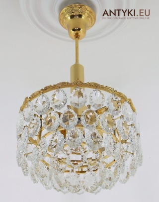 Mały stylowy żyrandol z kryształkami – elegancka lampa z połowy XX wieku