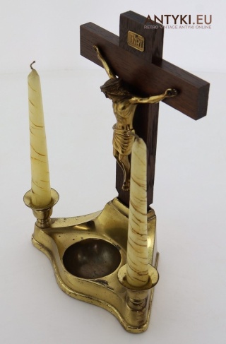 Antyczna pasyjka z kropielnicą i świecznikami – mosiężny krucyfiks retro