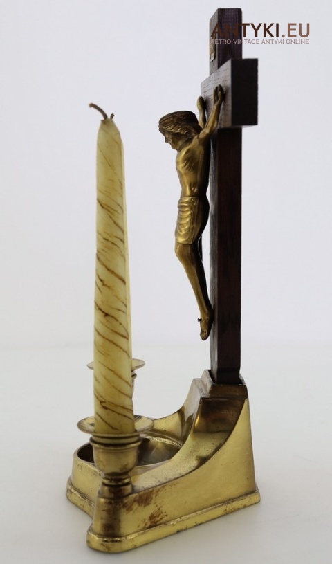 krucyfiks retro na krzyżu z litego drewna