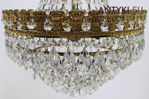 stary dekoracyjny żyrandol retro z kryształami