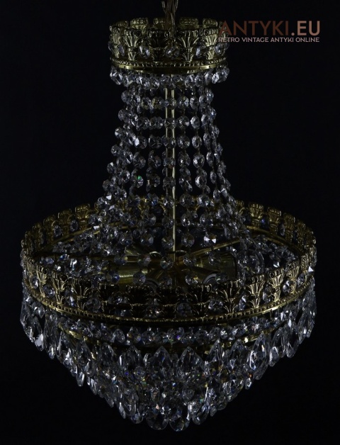 stary klasyczny żyrandol mosiężny z kryształami