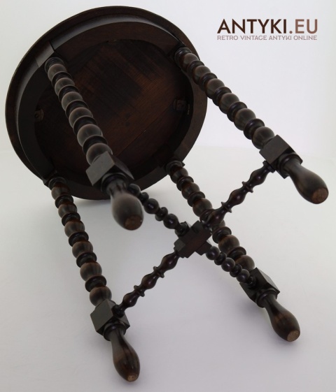 mały okrągły stolik antyczny retro