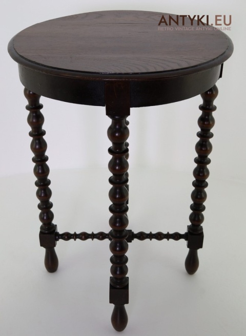 stolik grunderzeit pod lampe