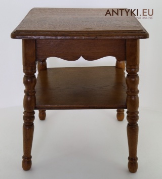 Dębowy stoliczek pomocniczy na kwiatek z epoki – masywny, rustykalny mebel vintage