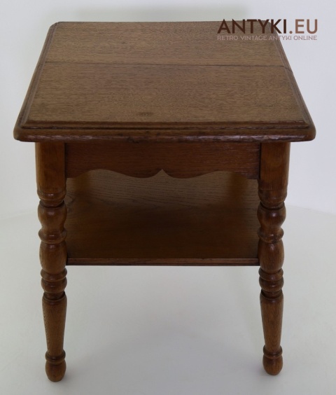 mały stolik rustykalny drewniany