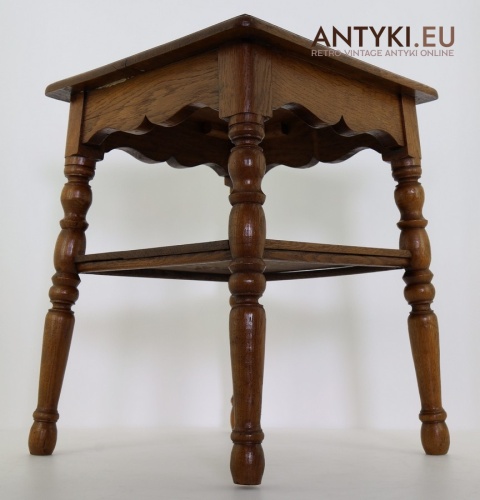 pomocniczy stolik z litego drewna