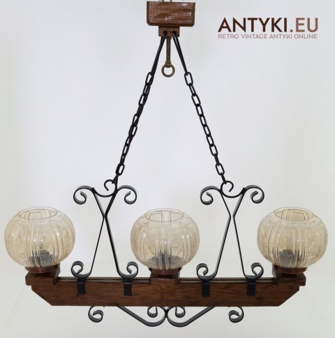 lampa wisząca z litego drewna i kutego metalu