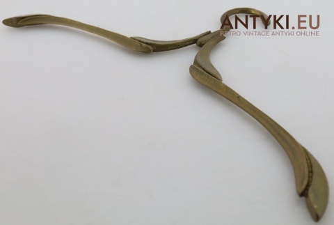 elegancki wieszak retro do garderoby