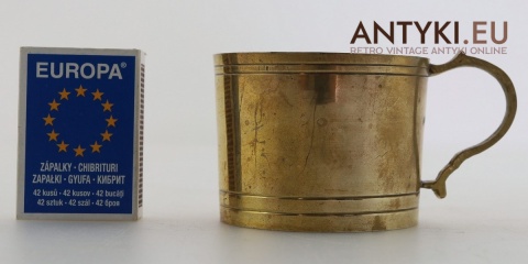 Mosiężne naczynie vintage z uchwytem – kubek / świecznik retro z epoki