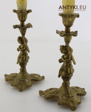 Mosiężne świeczniki putto rokoko vintage – stylowa dekoracja retro