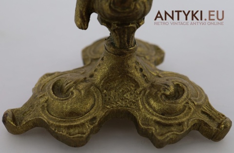 klasyczne świeczniki mosiężne do salonu