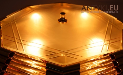 art deco plafon z epoki z ozdobnym szkłem szlifowanym