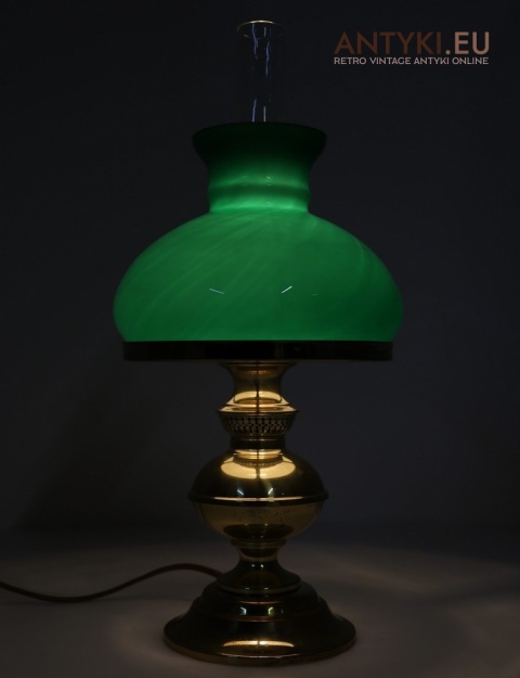 mosiężna lampa stołowa z zielonym kloszem