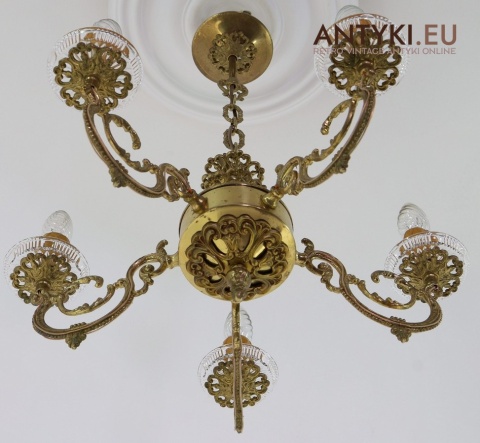 żyrandol mosiężny z patyną autentyczne znaki starości