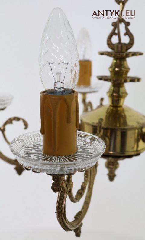 kryształowe bobeche pod gilzami żyrandola