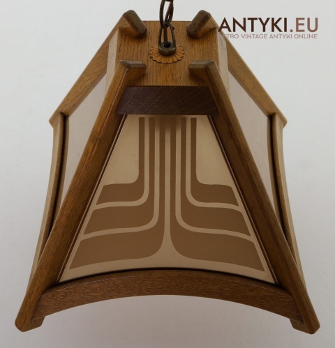 dębowa lampa sufitowa z dekoracyjnymi szybami