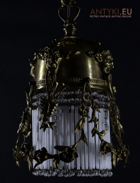 stylowa lampa retro art nouveau z dekoracją roślinną