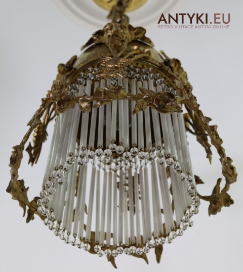 klasyczne starodawne oświetlenie secesyjne do salonu