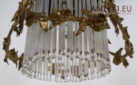 antyczne oświetlenie vintage z kryształkami dookoła