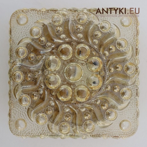 stylowa plafoniera starodawna opalizujące szkło