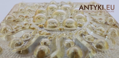 plafon retro z wypukłymi bąbelkami szkło opalizujące