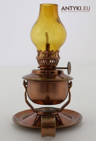 Miniaturowa lampka naftowa retro z epoki – stylowa dekoracja vintage