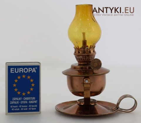 malutka lampka naftowa vintage