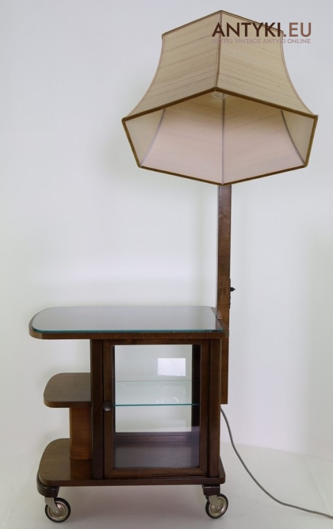 mid century stolik na kółkach z lampą stojącą